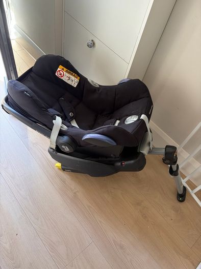 Maxi Cosi car seat and base