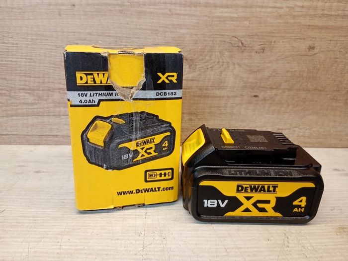Dewalt 18v Xr 4ah Battery, Dcb182
