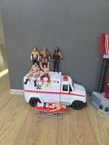Wrestling figures and Slambulance