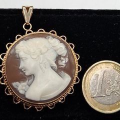 Vintage 9ct gold cameo pendant