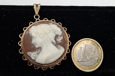 Vintage 9ct gold cameo pendant