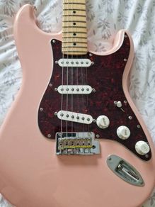 Fender shell pink strat mim