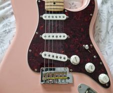 Fender shell pink strat mim