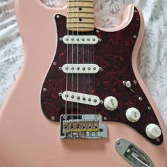 Fender shell pink strat mim
