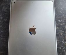 Apple IPad 11 inch practically like brand new