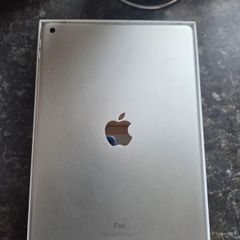 Apple IPad 11 inch practically like brand new