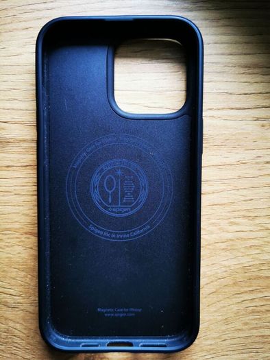 iPhone 16 Pro magnetic case