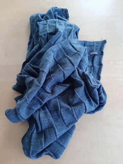 Grey textured scarf