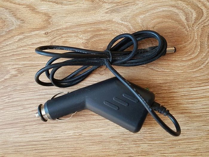 Car charger model JL-08410