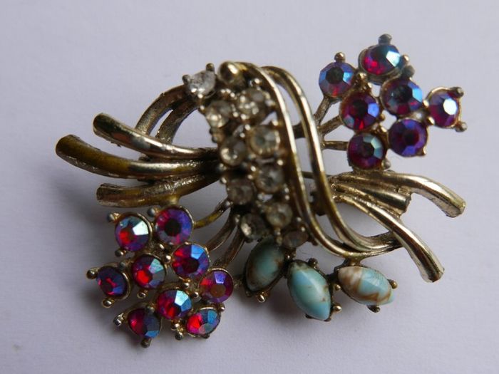 Vintage 1950s Gold Tone Rainbow  Crystal Rhinestone Floral Spray Brooch