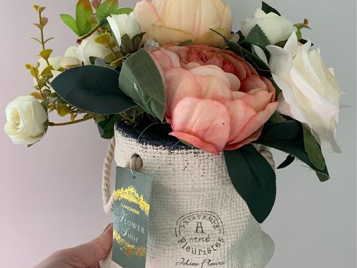 BRAND NEW Artificial Flower Ceramic Bag - Gorgeous Gift!
