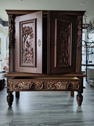 Beautiful antique oak cabinet