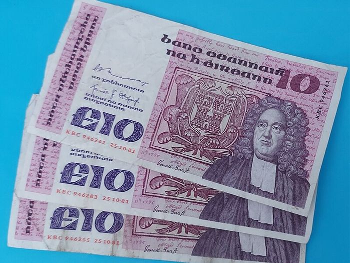 Irish 3 X 1981 Ten Pound SWIFT  banknots in Fine  condition