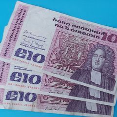 Irish 3 X 1981 Ten Pound SWIFT  banknots in Fine  condition