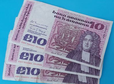 Irish 3 X 1981 Ten Pound SWIFT  banknots in Fine  condition