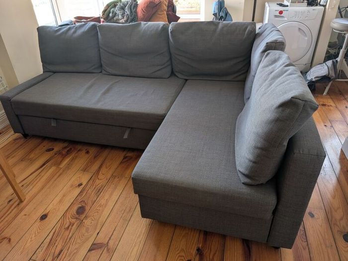 Pull out couch/Sofa bed with storage