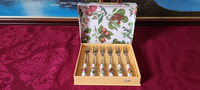 47 Piece Royal Imperial Bone China Tea Set With Mixed Fruit Garden Collection For 10 Person Setting