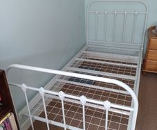 Single metal bed frame