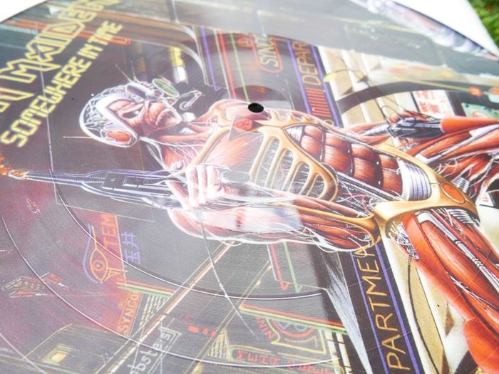 IRON MAIDEN -Somewhere In Time-  vinyl pic disc plus a PHOTO