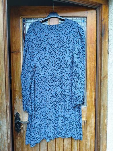 Ladies New look Curves Blue animal print dress, long sleeve with elasticated cuff.New with tags.