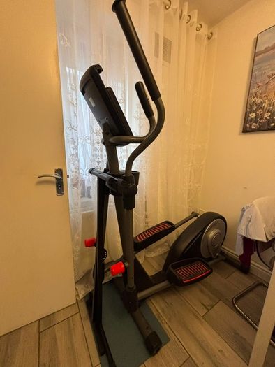elliptical cross trainer