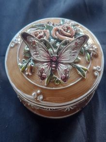 2 Beautiful Porcelain Ring Dish Postage Available