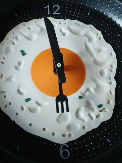 Fried Egg Frying Pan Clock