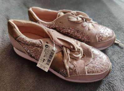 Shoes size 2