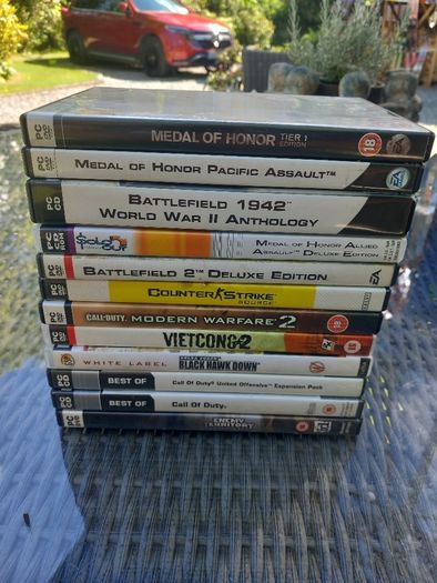 12 PC games, good condition, D18 post 10e