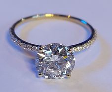 14k Gold ring with 2.22 ct Lab-Grown Diamond, 2.02ct main lab-diamond cerified by IGI and Laser inscripted