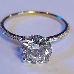 14k Gold ring with 2.22 ct Lab-Grown Diamond, 2.02ct main lab-diamond cerified by IGI and Laser inscripted