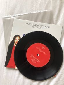 Juliette And The Licks Hot Kiss Vinyl Poster Pack