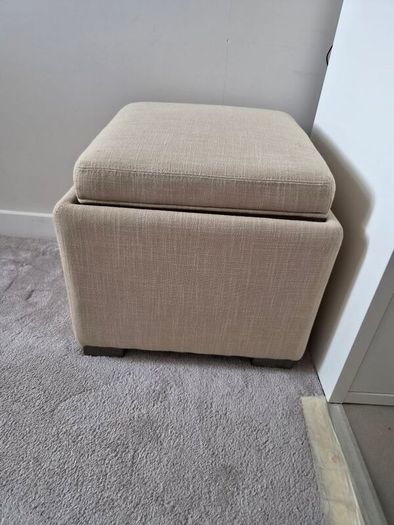 pouffe with tray