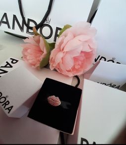 New genuine pandora lips charm