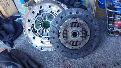 Audi a4 b6 b7 a6 c5 c6 diesel 1.9tdi 130 HP AWX AVF 2.0tdi 140 / 170 HP BLB BRE BRD CAG CAH etc 6 speed clutch kit. 240mm. Parts breaking