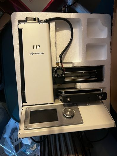 Brand new 3D printer (includes original box and packaging)