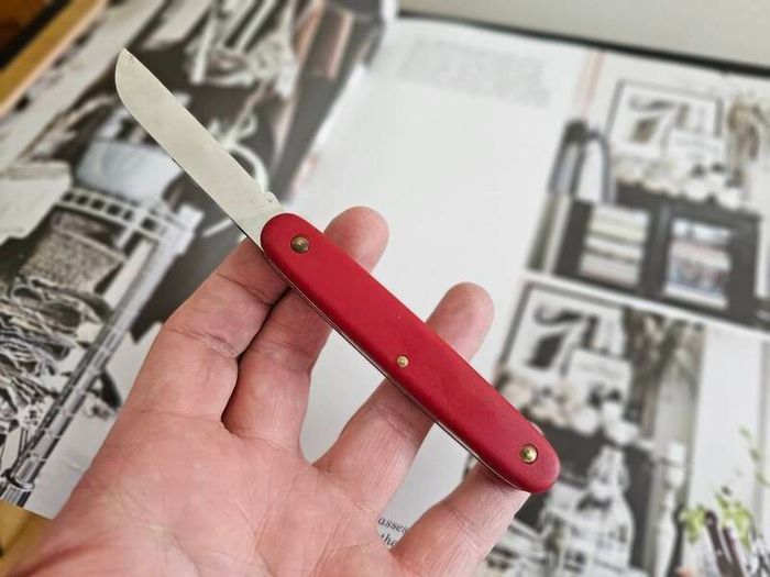 Victorinox Gardening Knife Utility Tool Swiss Army Knife