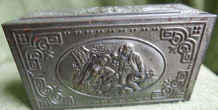 Vintage 1930 s Tin For State Express. Ornate Vintage State Express 333 Metal Tin With Wood Lining