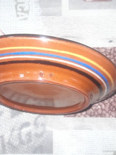 Majolica Art Pottery Wall Plate no chips or cracks, Postage Available or Collection
