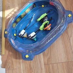 Beyblades Arena with 4 beyblades