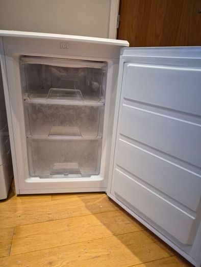 Undercounter freezer