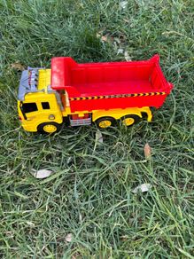 Toy truck