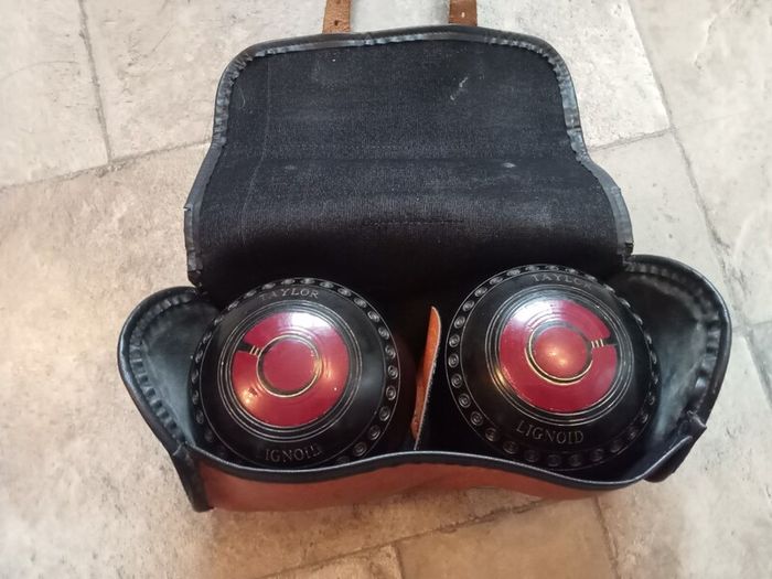 Pair of Vintage Thomas Taylor Lignoid Bowls (Size 5) + Real Leather Bag