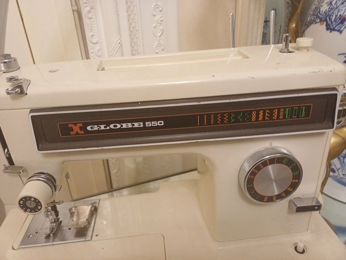 GLOBE 550 vintage sewing machine