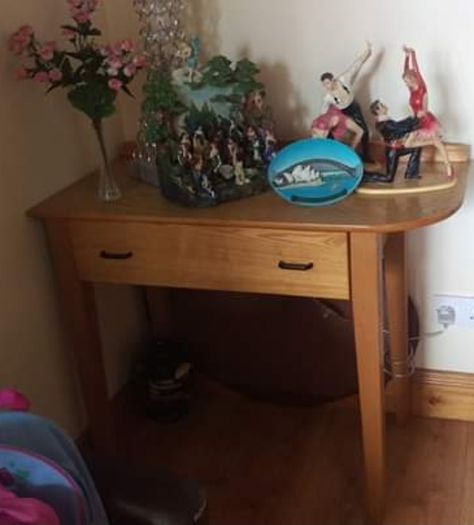 Hall corner table