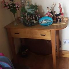 Hall corner table