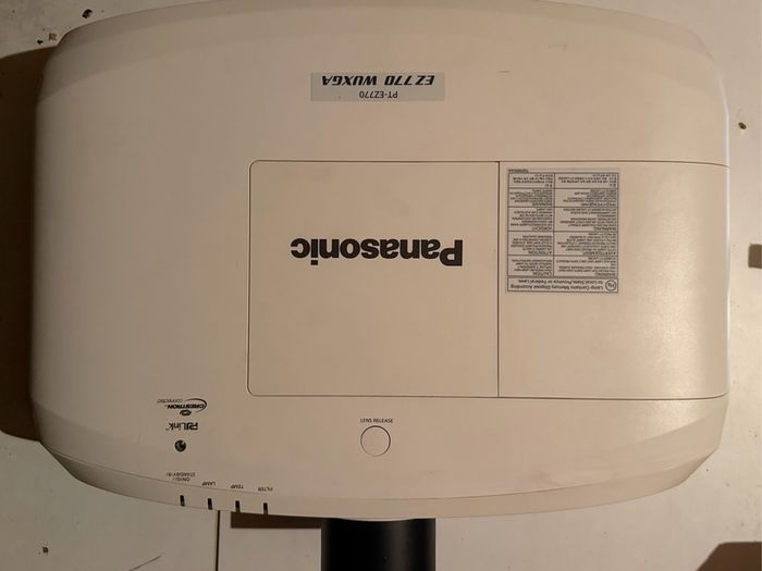 Panasonic PT-EZ770