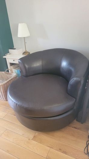 Swivel chair