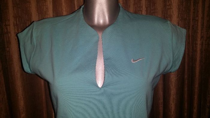BNWT genuine Nike top size UK16/18 EU44/46 Postage included