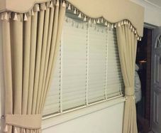 curtain  phelmet box